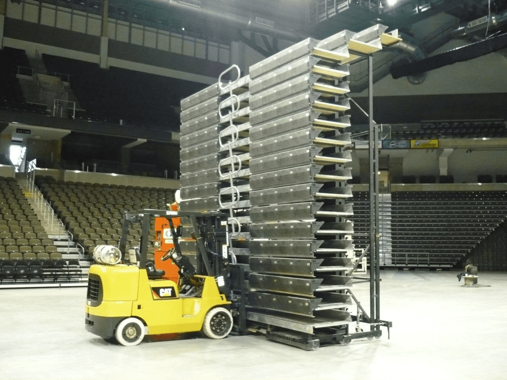 Portable bleacher on hydraulic cart
